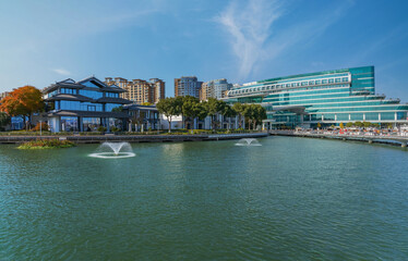 Obraz premium The skyline of modern urban architecture and the scenery of Jinji Lake in Suzhou, Jiangsu Province, China, on December 8, 2025