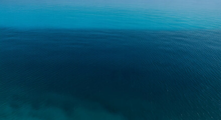 Obraz premium Deep blue and turquoise sea water surface texture with natural c