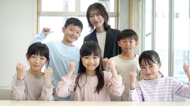 小学生　仲良し　仲間
