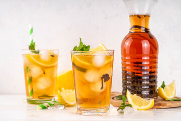 Fototapeta premium Iced tea cocktail drink, cold summer drink with black tea