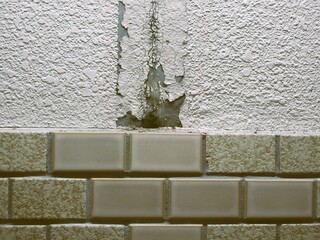 破損した古い壁