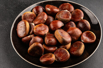 Obraz premium Edible chestnuts delicious treat tasty snack fresh gourmet food background on table rustic food top view copy space