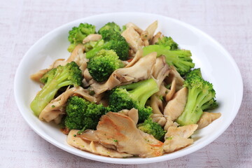 ブロッコリーと舞茸の炒め物