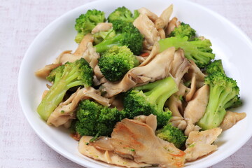 ブロッコリーと舞茸の炒め物