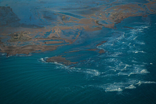 Restinga con rompiente de olas.