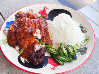 Pra Ram Long Song: Traditional Thai-Chinese Pork Delight