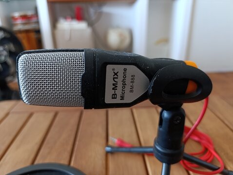 Microfone e Pop Filter.