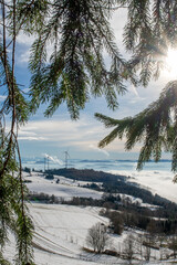 Winterliche Landschaft bei Gersbach mit Blick auf die schweizer Alpen. 
