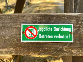 Jagdliche Einrichtung - Betreten Verboten,  Schild