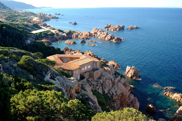 La costa del villaggio di Costa Paradiso