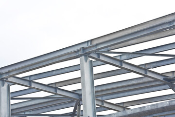 CONSTRUCTION SITE FOR THE CONSTRUCTION OF A GALVANIZED STEEL STRUCTURE WITH BEAMS AND PILLARS