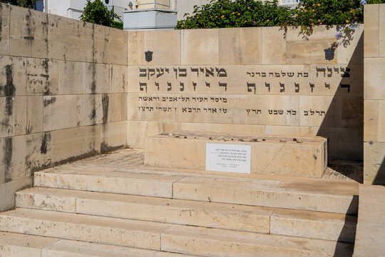 Meir Dizengoff's grave at the Trumpeldor Cemetery in Tel Aviv.