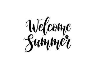 Obraz premium Hand drawn lettering welcomes the summer season with cheerful style.