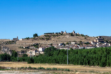 Obraz premium Panoramic view of the medieval walled village of Fuentiduena with San Miguel Romanesque church from the 12th century, Segovia, Spain