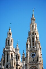 Die T&uuml;rme mit dem Rathausmann vom Rathaus in Wien.