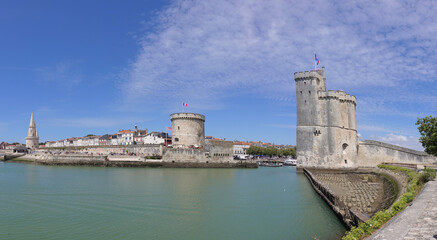 Hafenportal in La Rochelle © Fotolyse