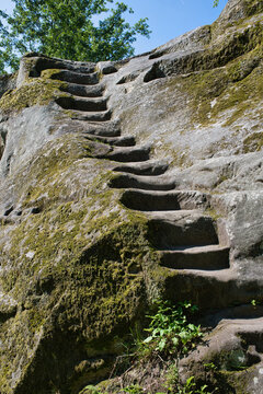 Alte Treppe in Sandstein Felsen