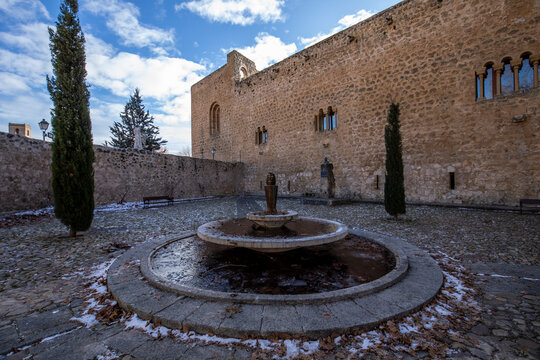 Fountain of Santa Maria with the castle of Pe&ntilde;a Bermeja in the background, Brihuega, Guadalajara, Spain