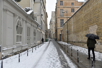Rue enneig&eacute;e&nbsp;&agrave;&nbsp;Paris&nbsp;en&nbsp;hiver