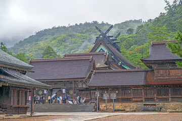 島根 雨の出雲大社 国宝御本殿