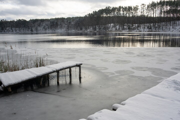 Zimowy obrazek z nad jeziora