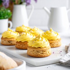 Butterkekse mit gelben Zuckergu&szlig;