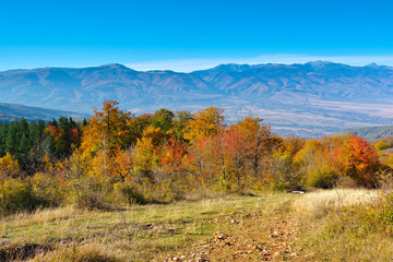 herbstliche Landschaft in den Karpaten von Rum&auml;nien, Blick auf das Retezat Gebirge in Siebenb&uuml;rgen - autumnal landscape in the Carpathians of Romania, Retezat in Transylvania