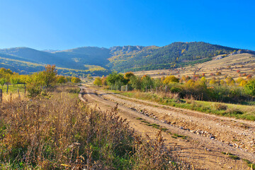 herbstliche Landschaft in den Karpaten von Rum&auml;nien - autumnal landscape in the Carpathians of Romania