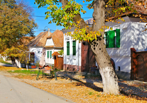 sch&ouml;ne H&auml;user im Dorf Rimetea im Apuseni-Gebirge in Siebenb&uuml;regen, Rum&auml;nien - beautiful houses in the village of Rimetea in Transylvania, Romania