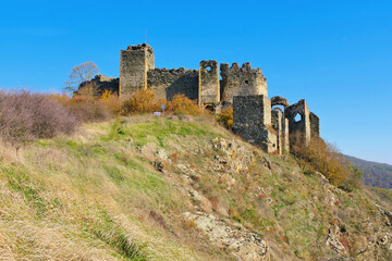 Soimos in Rum&auml;nien Banat, die alte Burg Falkenstein - Soimos in Romania Banat, the castle Falkenstein