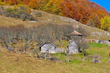 Fundatura Ponorului am Via Transilvanica Wanderweg in Siebenb&uuml;rgen, Rum&auml;nien - Fundatura Ponorului on Via Transilvanica hiking trail, Romania
