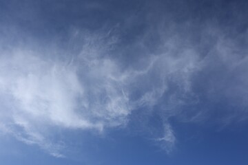 Obraz premium Beautiful white clouds in blue sky on sunny day