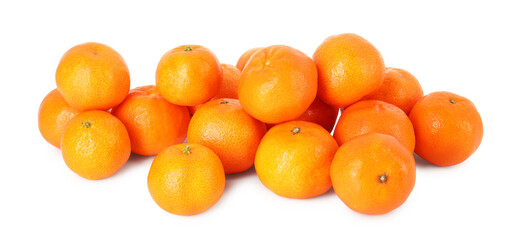 Obraz premium Many fresh tangerines isolated on white. Citrus fruit