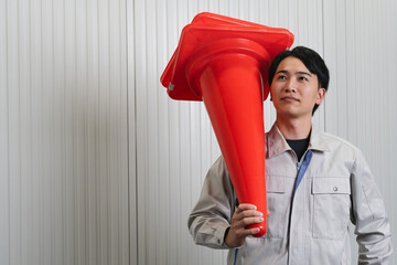 作業用着を着た若い男性　建設イメージ