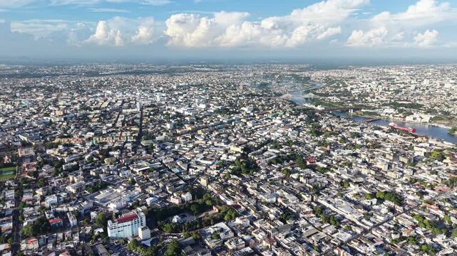 Para este tipo de tomas generales, es fundamental usar palabras clave que ayuden a los dise&ntilde;adores y editores a encontrarlas cuando buscan "relleno" (B-roll) o fondos para sus proyectos sobre el Carib