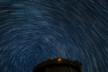 猪名山天文台と星の軌跡、夜空に描かれる天体の動き