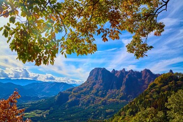 秋の群馬県妙義山の中間道第一見晴付近から南側の眺望(金鶏山,筆頭岩など)