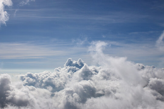 雲の上」の写真素材 | 98,809件の無料イラスト画像 | Adobe Stock