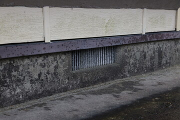 古い住宅基礎の通気口