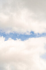 Obraz premium Peaceful Cloudscape on Sunny Day