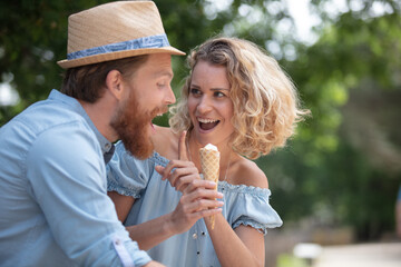 Fototapeta premium happy couple having date and eating ice cream