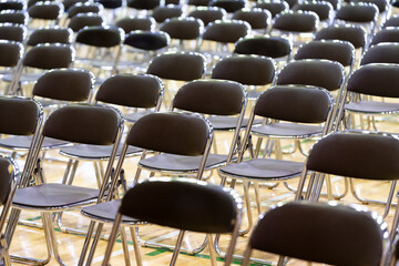 開演前の無人の椅子