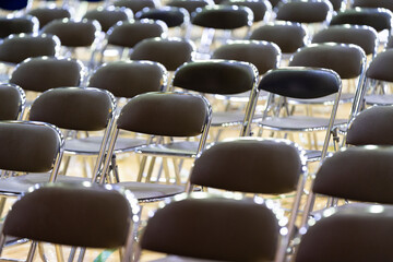 開演前の無人の椅子