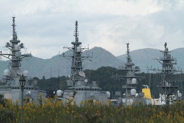 整列する護衛艦