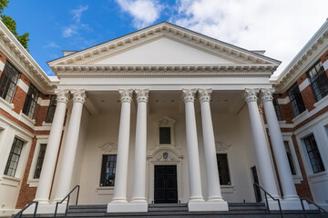 Fototapeta premium Neoclassical Facade of Auckland Art Gallery Toi o Tāmaki, New Zealand 