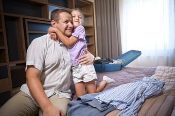 Obraz premium Girl hugs her beloved dad tightly