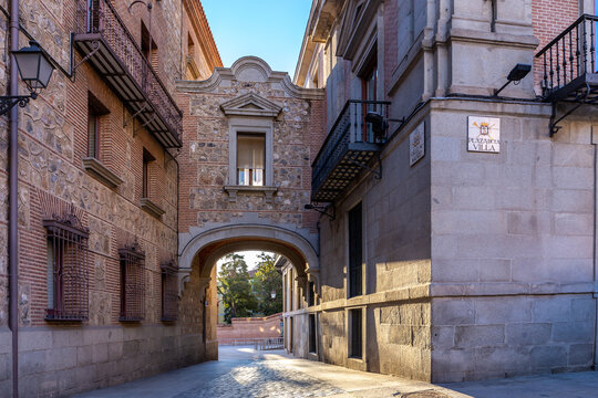 Pasadizo de la Plaza de la Villa Passageway at Calle de Madrid in Spain

