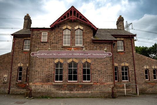 Name Plate On Trainstation Building Of Villag Llanfairpwllgwyngyllgogerychwyrndrobwllllantysiliogogogoch in Wales, UK