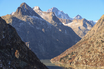 Bergpanorama &uuml;ber dem Grimselsee mit dem Finsteraarhorn (Berner Alpen)