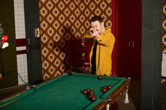 Caucasian trickshot player challenging in retro game room